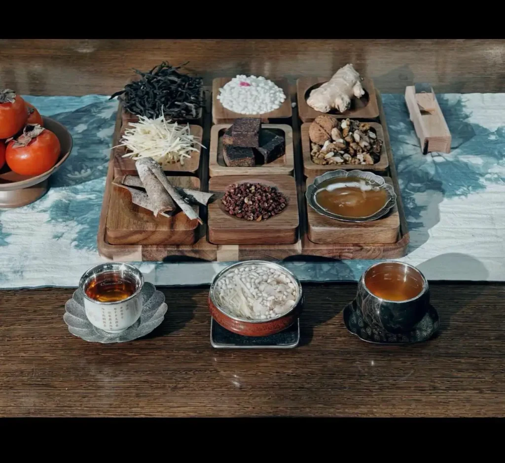 Bai ethnic group's three-course tea