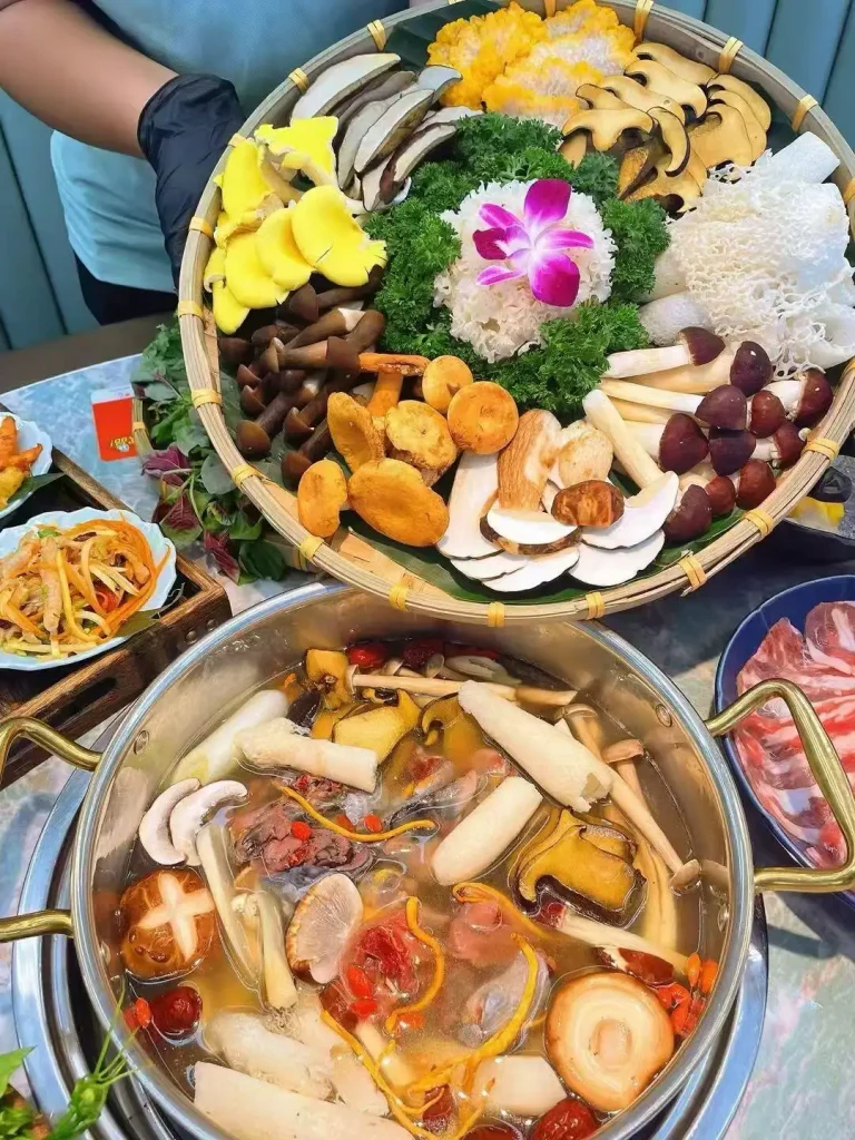 Guanshangjie Mushroom Hot Pot