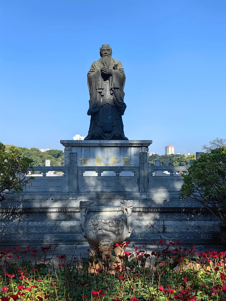 Statue of Confucius in Jianshui