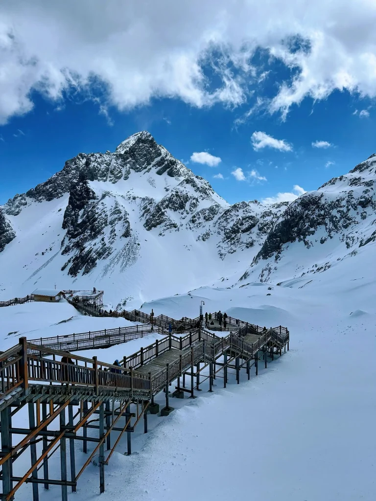 Visitors on the 4,506m viewing platform at Jade Dragon Snow Mountain glacier park